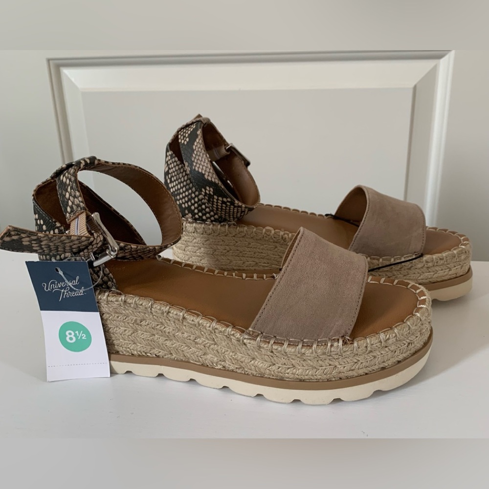 Universal Thread Sandals